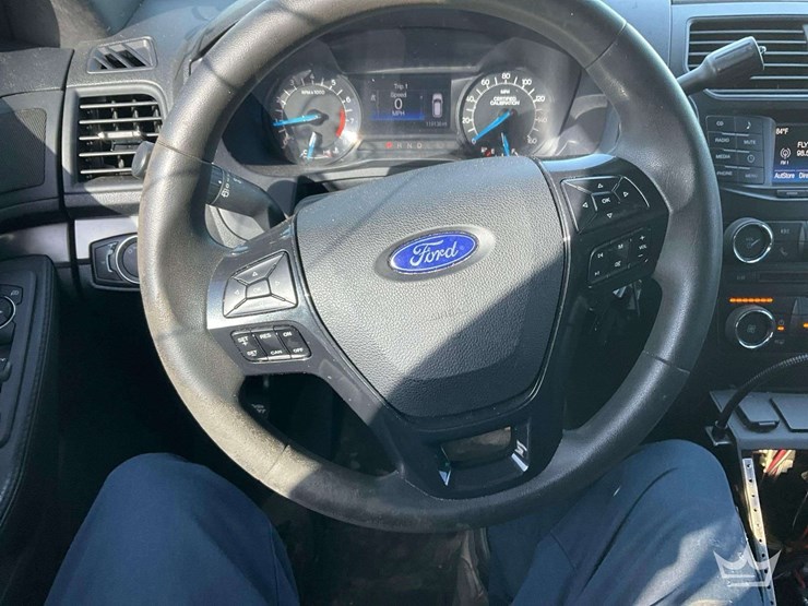 2016-ford-explorer-image-14