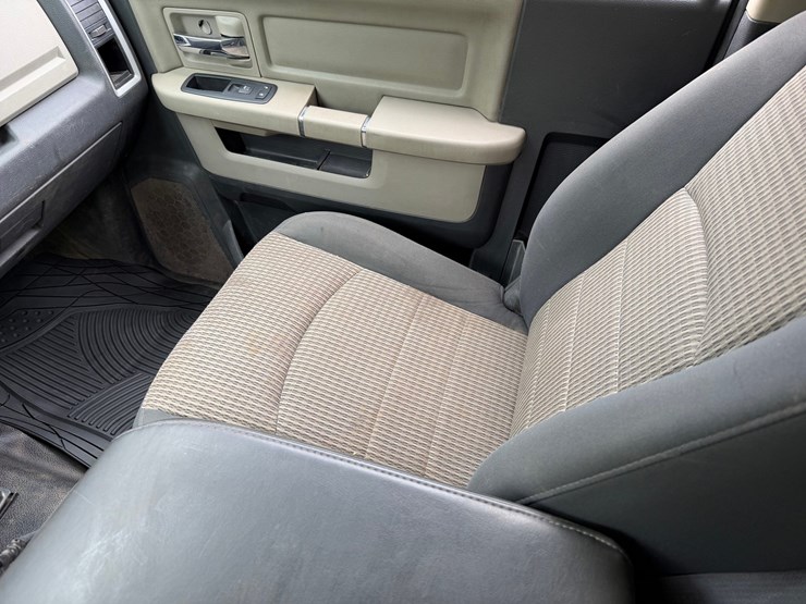 2011-ram-4500-slt-image-38