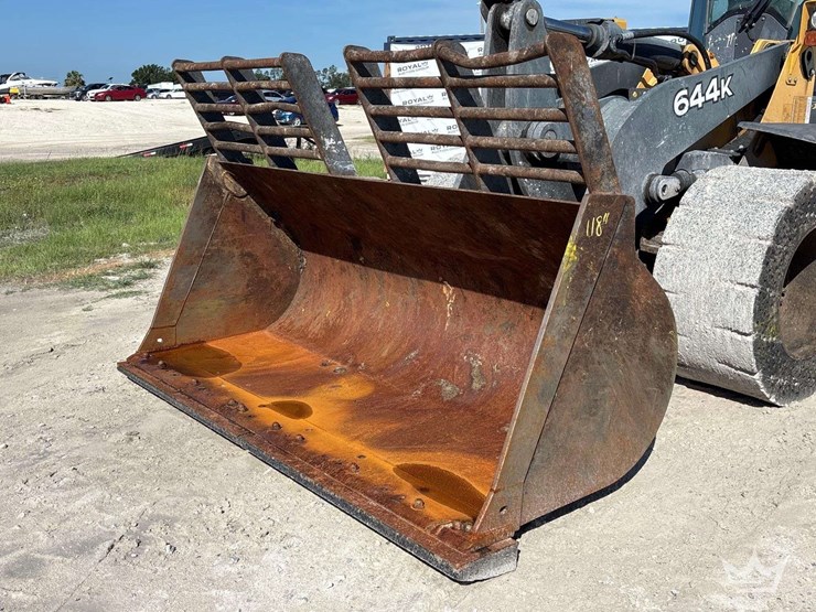2014-deere-644k-image-7