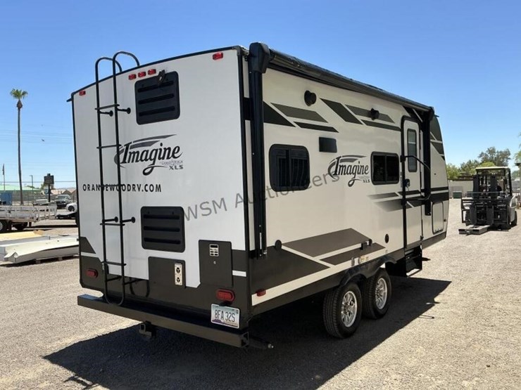 2021-grand-design-imagine-camp-trailer-image-5