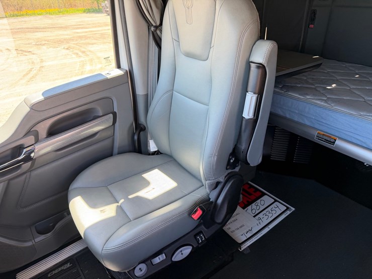 2018-kenworth-t680-image-50
