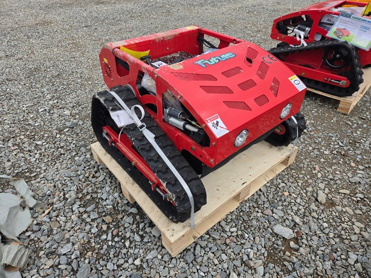 #6127-•-unused-future-ft750-remote-control-crawler-lawn-mower-image-4