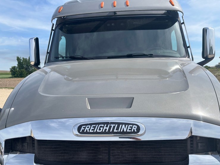 #2164-•-2022-freightliner-cascadia-pt126slp-sleeper-cab-truck-tractor-image-25