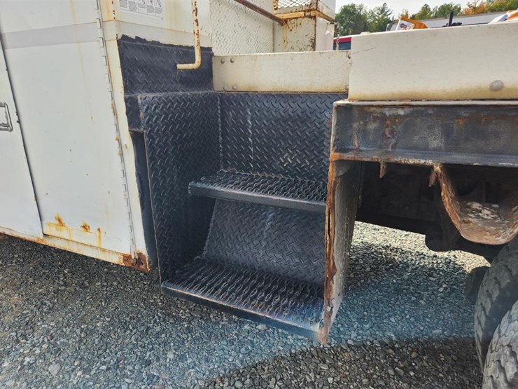 2003-international-durastar-4300-image-42