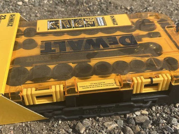 #106-•-dewalt-23-pc-1/2"-drive-impact-set-image-4
