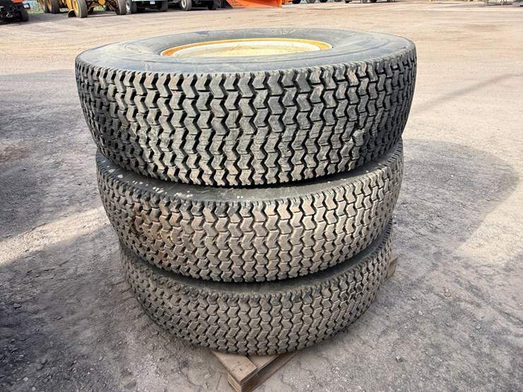#1335-•-michelin-tires-with-rims-image-3