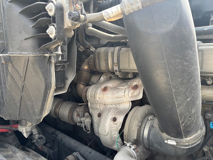 2021-freightliner-cascadia-126-image-37