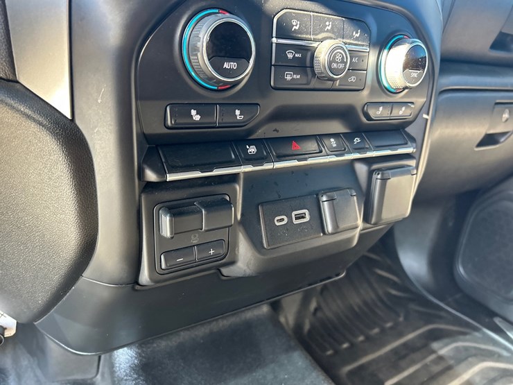 2020-chevrolet-3500-image-51