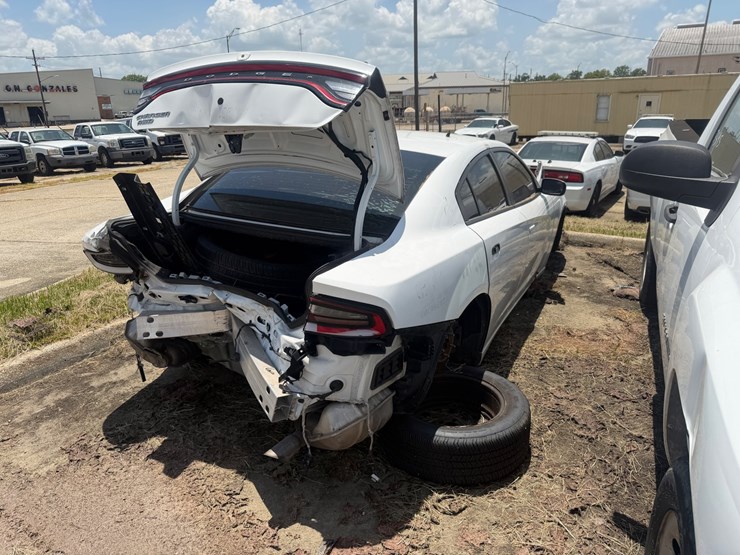 #75-•-2018-dodge-charger-image-3
