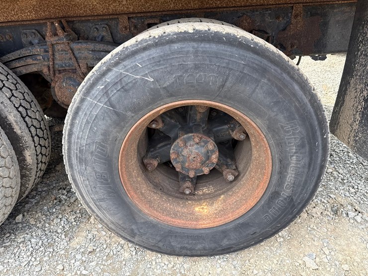 #60835-•-1991-volvo-/-gm-white-tandem-axle-storm-truck-image-80