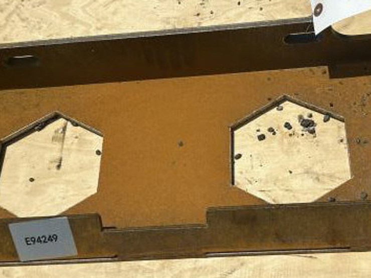 #47-•-mini-skid-steer-dingo-mounting-plate-image-1