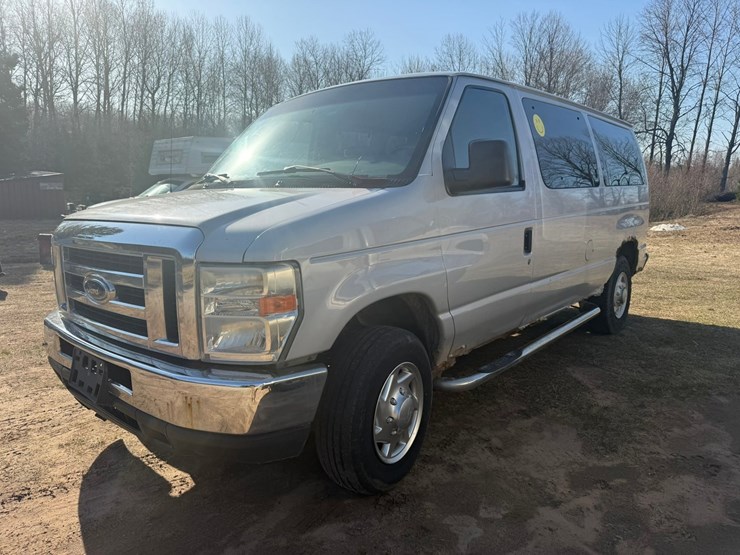 2008-ford-e350-xlt-image-1