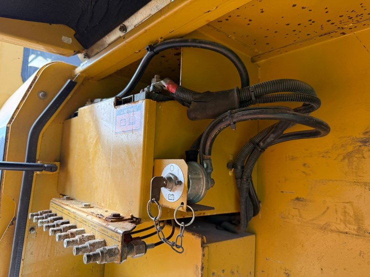 caterpillar-m318-image-71