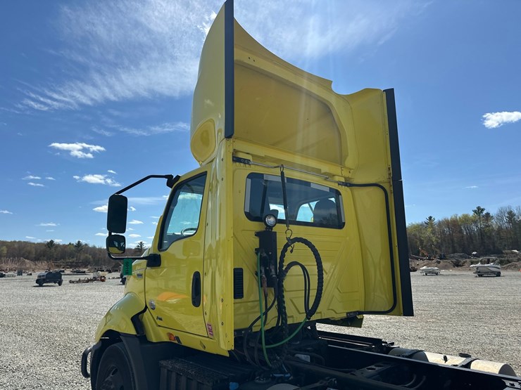 #60118-•-2019-international-rh613-day-cab-truck-tractor-image-13