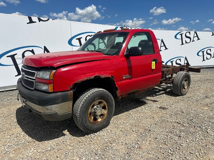 2005-chevrolet-3500-image-1