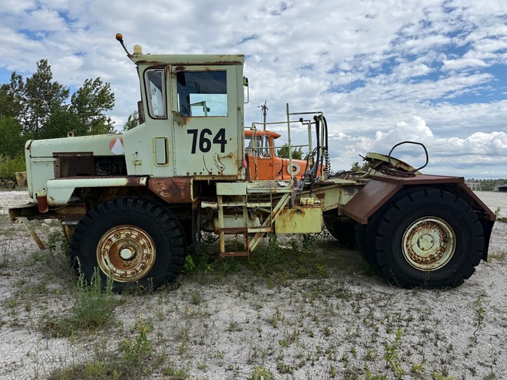 #1356-•-euclid-spotter-truck-image-2