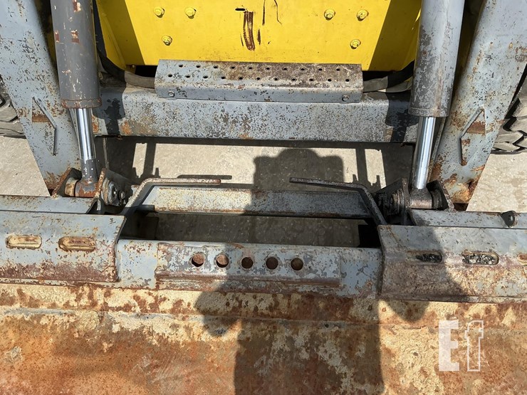 2005-new-holland-ls185b-image-10