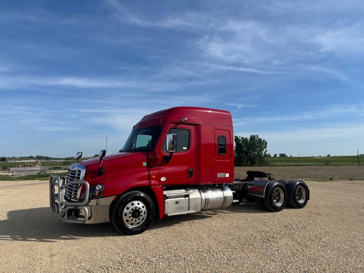 2017-freightliner-cascadia-125-image-1