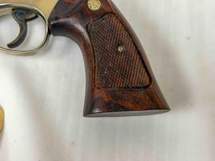 smith-&-wesson-revolver-image-5