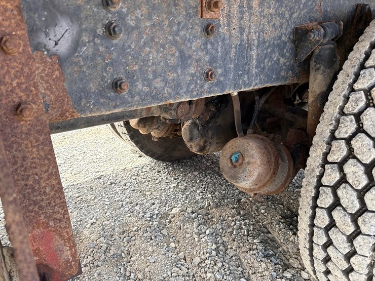 #60835-•-1991-volvo-/-gm-white-tandem-axle-storm-truck-image-36