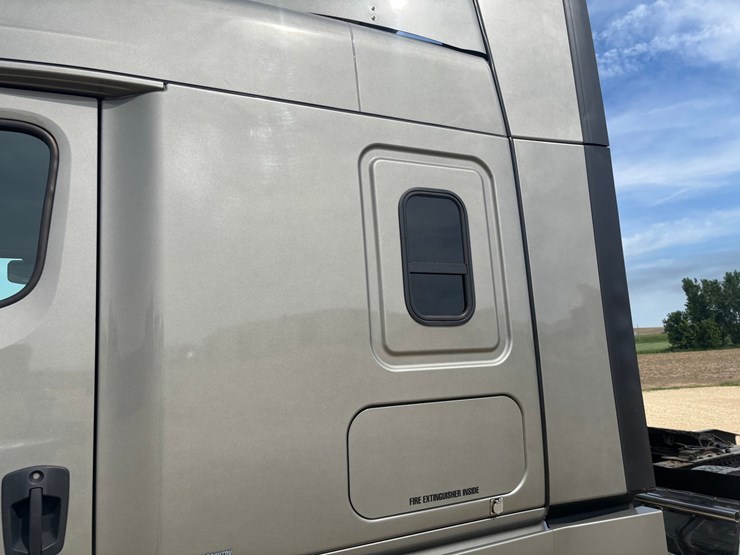 #2164-•-2022-freightliner-cascadia-pt126slp-sleeper-cab-truck-tractor-image-13