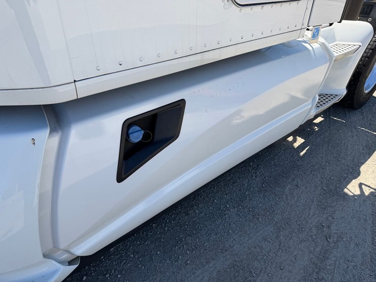 2018-kenworth-t680-image-13