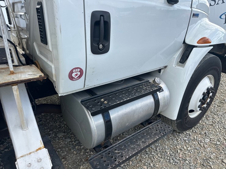 2013-international-durastar-4300-image-14