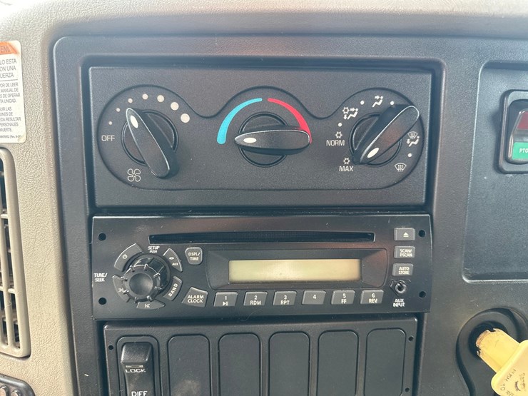 2013-international-durastar-4300-image-63