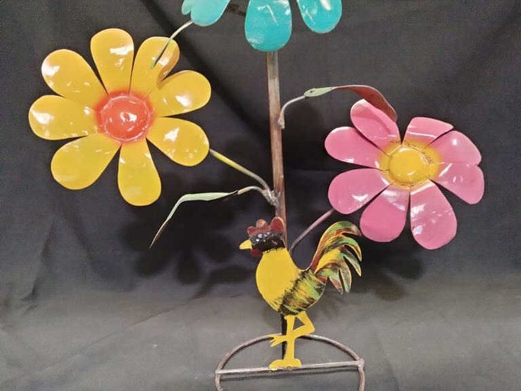 #25-•-metal-yard-art---rooster-w/-flowers-image-1