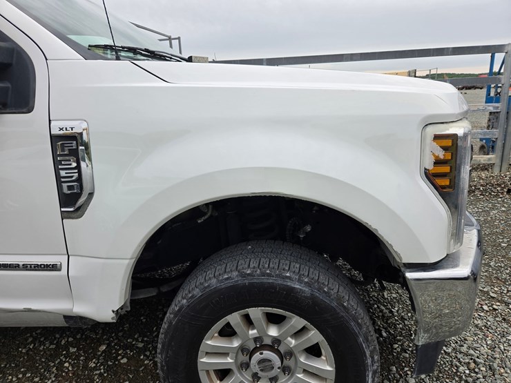 2019-ford-f350-xlt-image-26