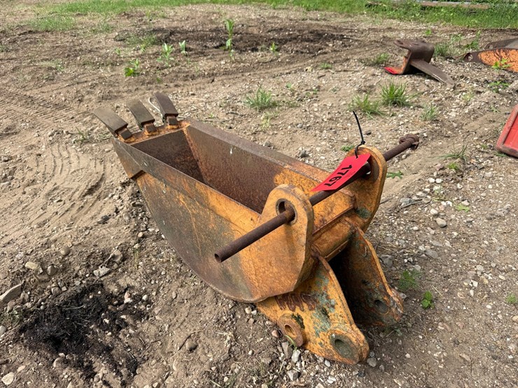 #1767-•-approx-12"-excavator-bucket-image-3