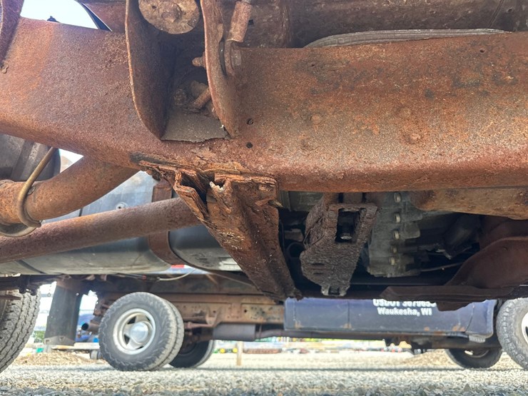 2005-chevrolet-3500-image-38