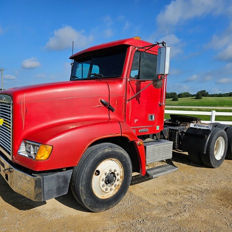 2002 FREIGHTLINER FLD112