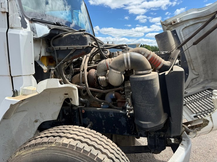 #1361-•-1995-freightliner-fuel-truck-image-21