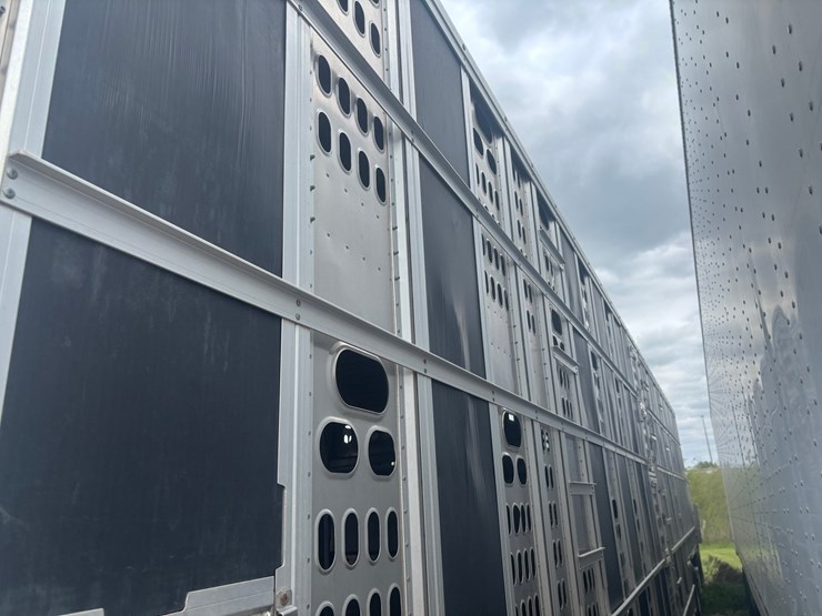 #2150-•-2017-barrett-53'-cattle-semi-trailer-image-16