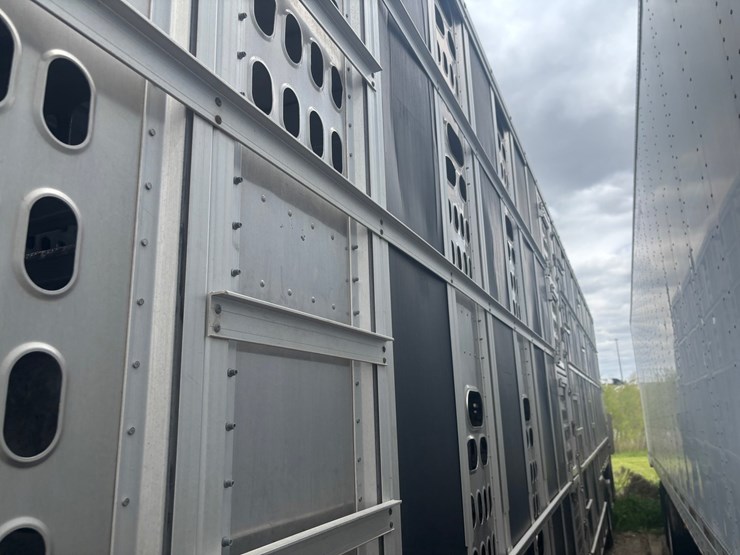 #2150-•-2017-barrett-53'-cattle-semi-trailer-image-19