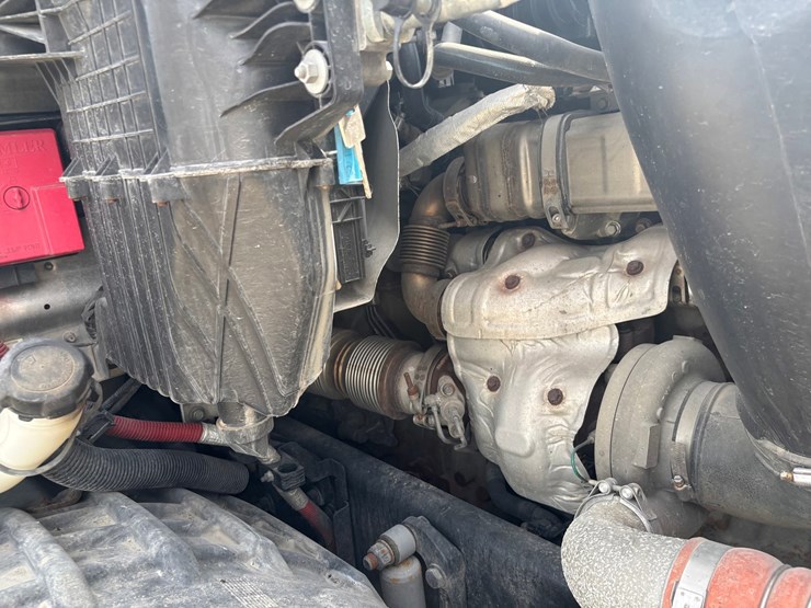 2021-freightliner-cascadia-126-image-34
