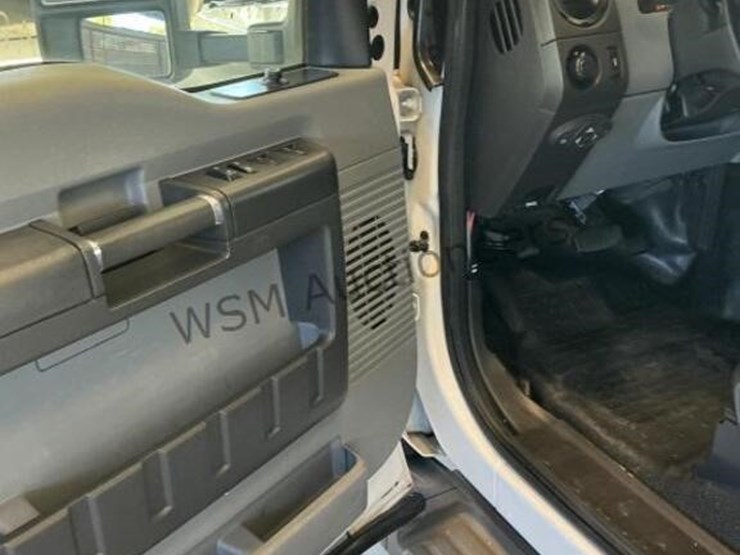2014-ford-f550-image-25