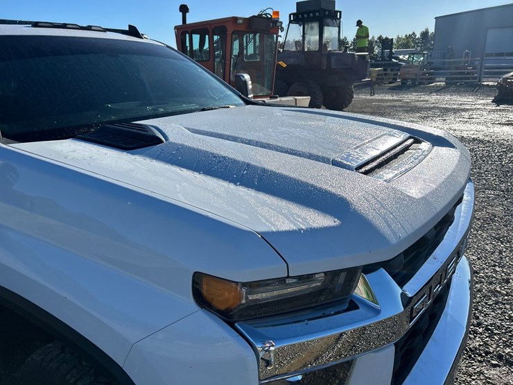 2020-chevrolet-3500-image-15