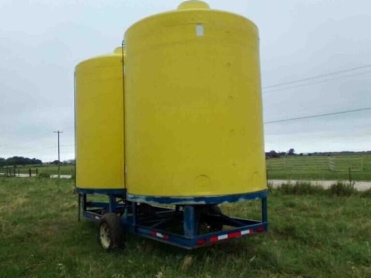 2-cone-2500-gal-fertilizer-tanks-on-trailer-image-8