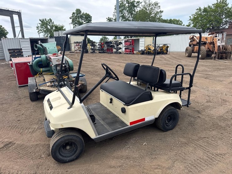 club-car-4-seat-gas-golfcart-image-1
