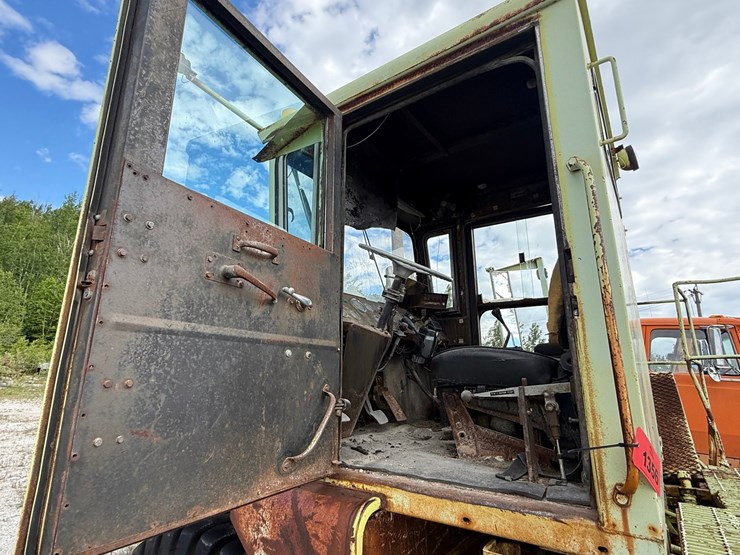 #1356-•-euclid-spotter-truck-image-11