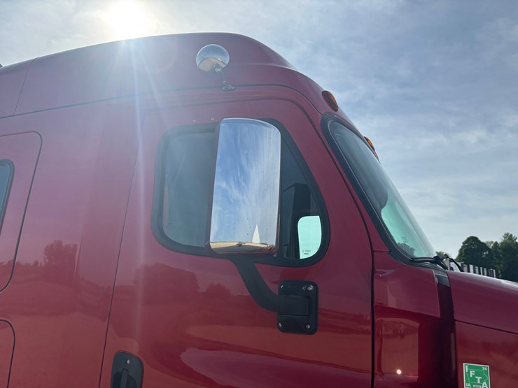 2017-freightliner-cascadia-125-image-23