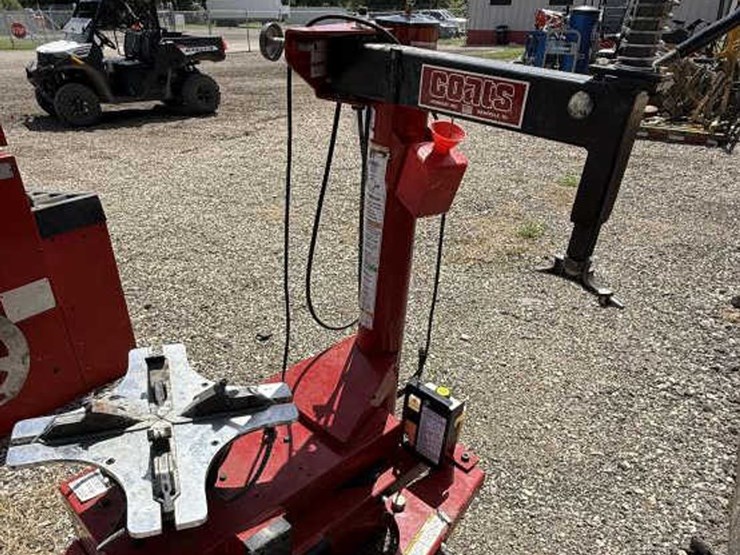 #61-•-coats-rc-45-rim-clamp-tire-changer-image-9