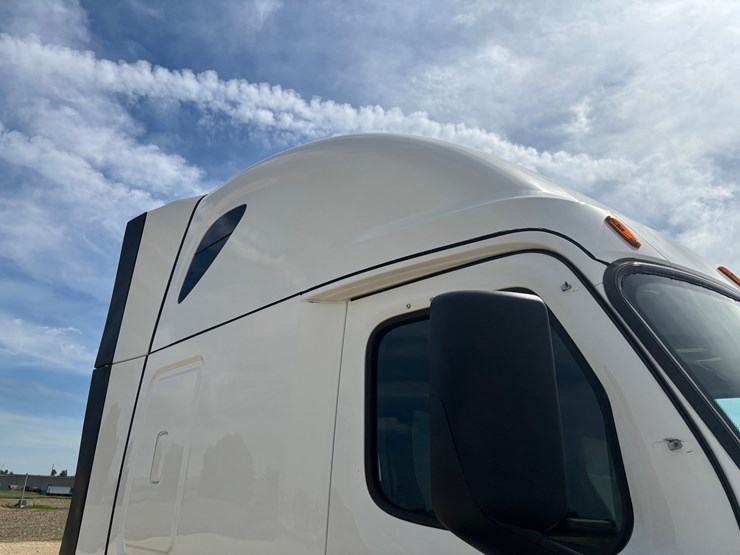 2022-freightliner-cascadia-126-image-29
