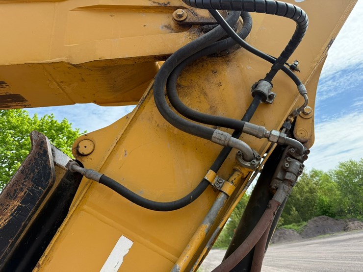 caterpillar-m318-image-14