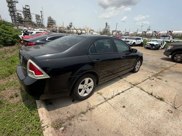 #64-•-2008-ford-fusion-image-3