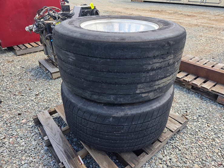 #6463-•-(2)-445/50r22.5-tires-w/-aluminum-rims-image-3