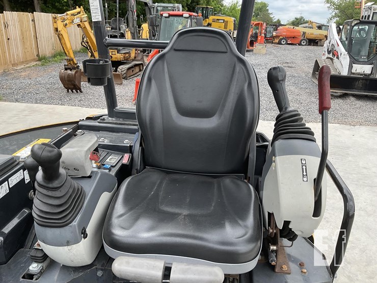 2022-deere-26g-image-14