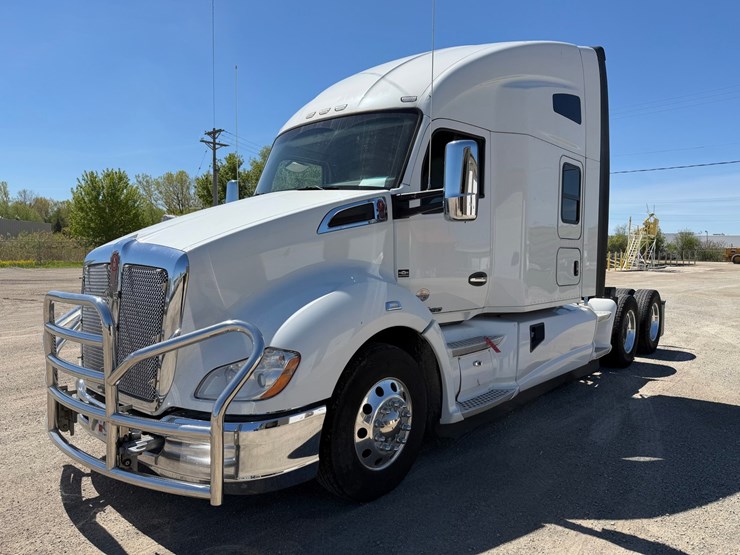 2018-kenworth-t680-image-1